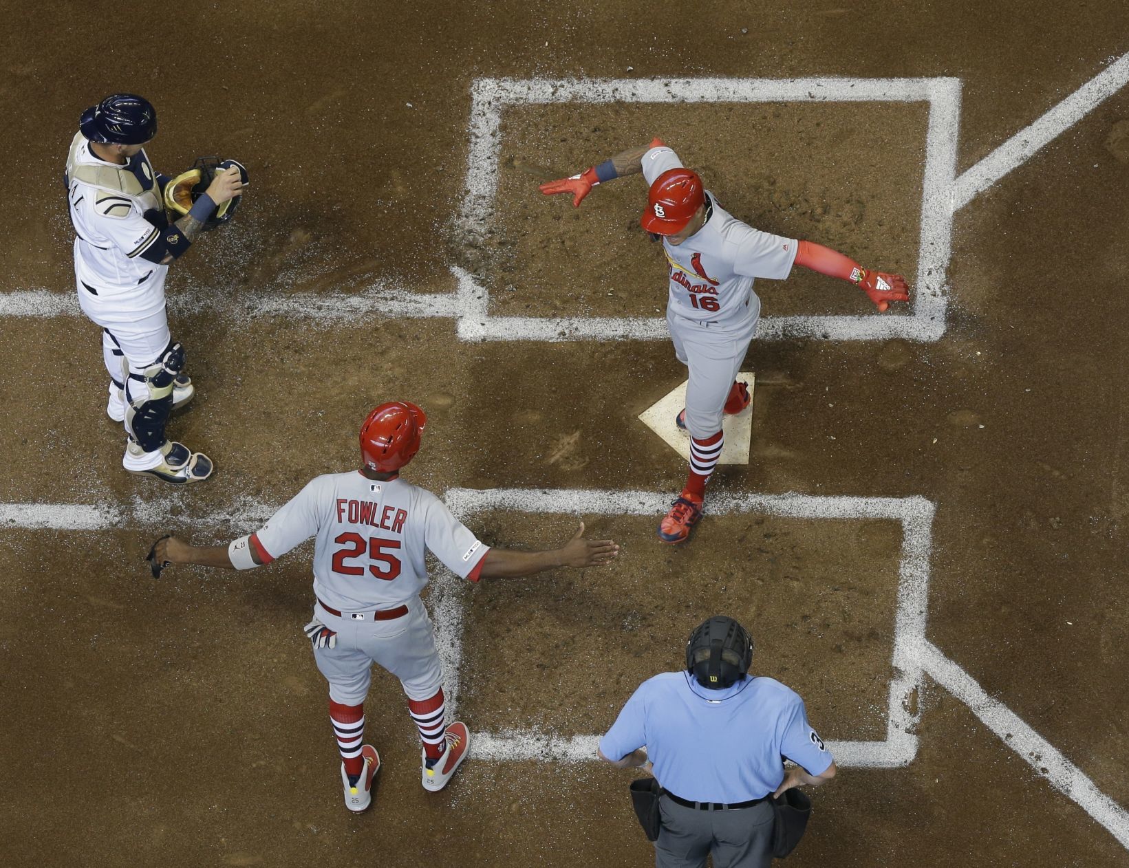 Cardinals, Brewers open baseball season